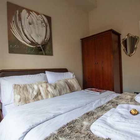 Most Central Luxury Apartment - Sleeps 4 & Free Parking! Chester Dış mekan fotoğraf