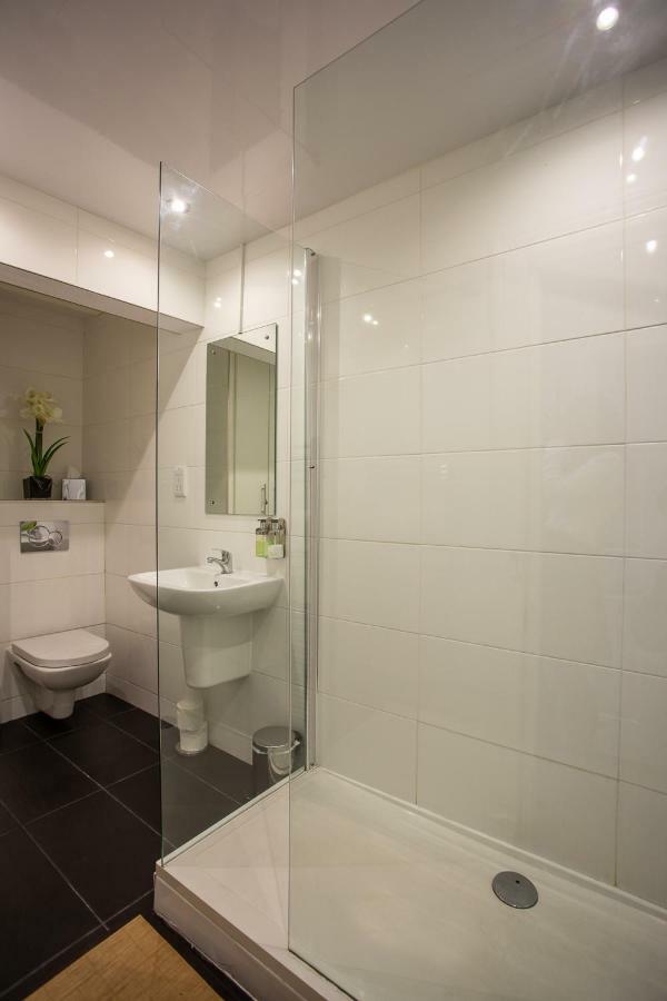 Most Central Luxury Apartment - Sleeps 4 & Free Parking! Chester Dış mekan fotoğraf