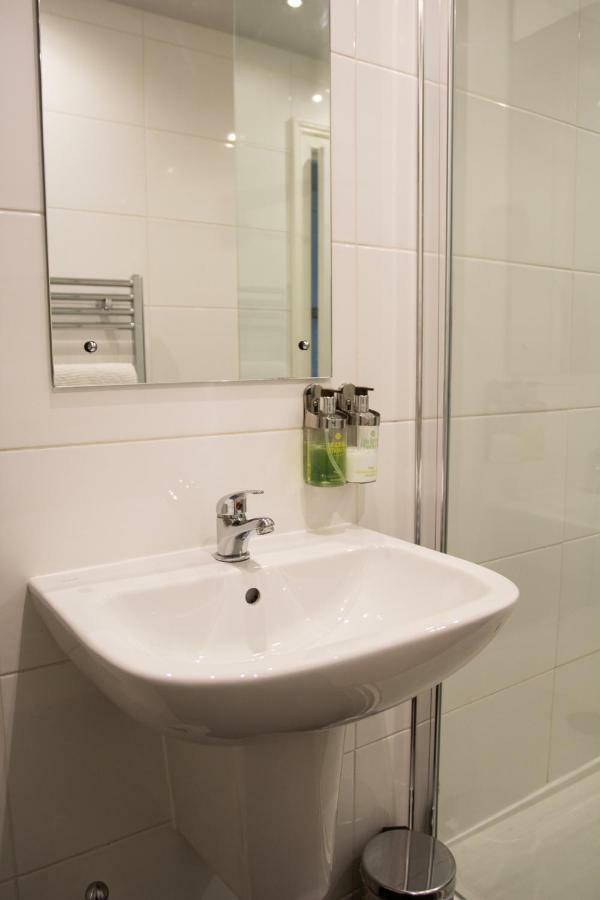 Most Central Luxury Apartment - Sleeps 4 & Free Parking! Chester Dış mekan fotoğraf